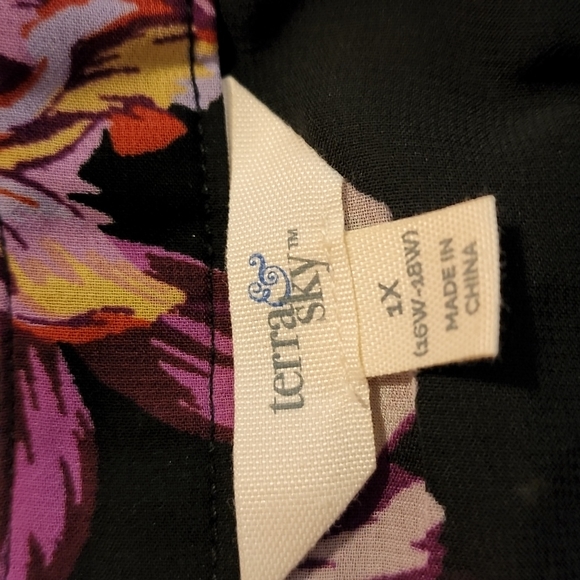 Woman's Plus Floral Terra & Sky Flowy Tunic Blouse w/ Button Detail Sz 1XL - Picture 3 of 5